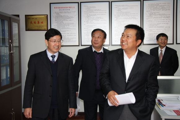 柯卡生主任视察信任部门